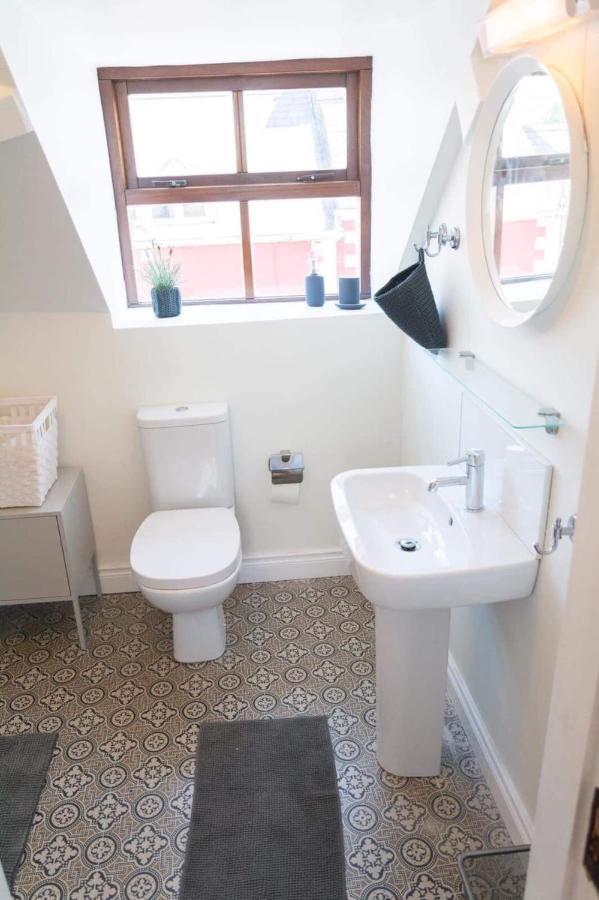 Apartments In Dingle Town Center Luaran gambar